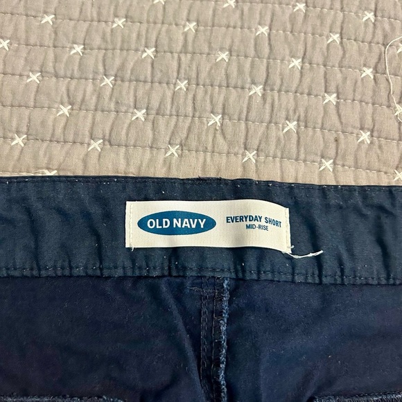 Old Navy Women’s Everyday Shorts 14 Navy - Picture 4 of 5